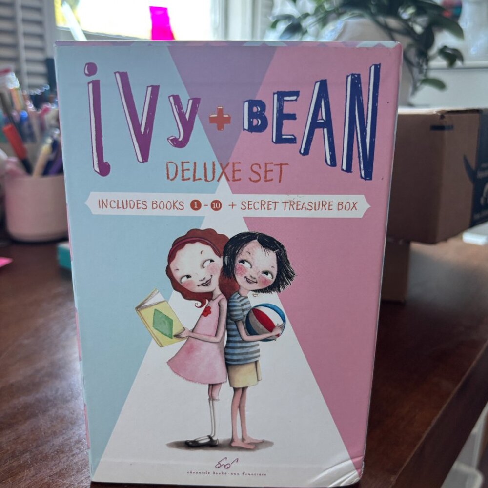 EXCELLENT CONDITION. IVY + BEAN DELUXE SET,  BOOKS 1-10 + SECRET TREASURE BOX - Picture 3 of 3